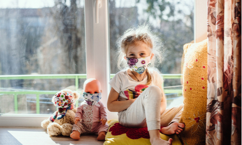 #Askeverymum: My 4-Year-Old Has To Wear A Face Mask What Should I Do? Girl In A Mask